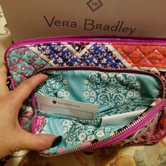 Vera Bradley Brand New. - Picture 3 of 7
